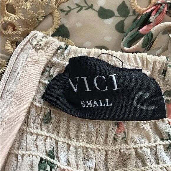 Vici Beaufort Floral Eyelet Peplum Tank Size Small - Picture 8 of 11